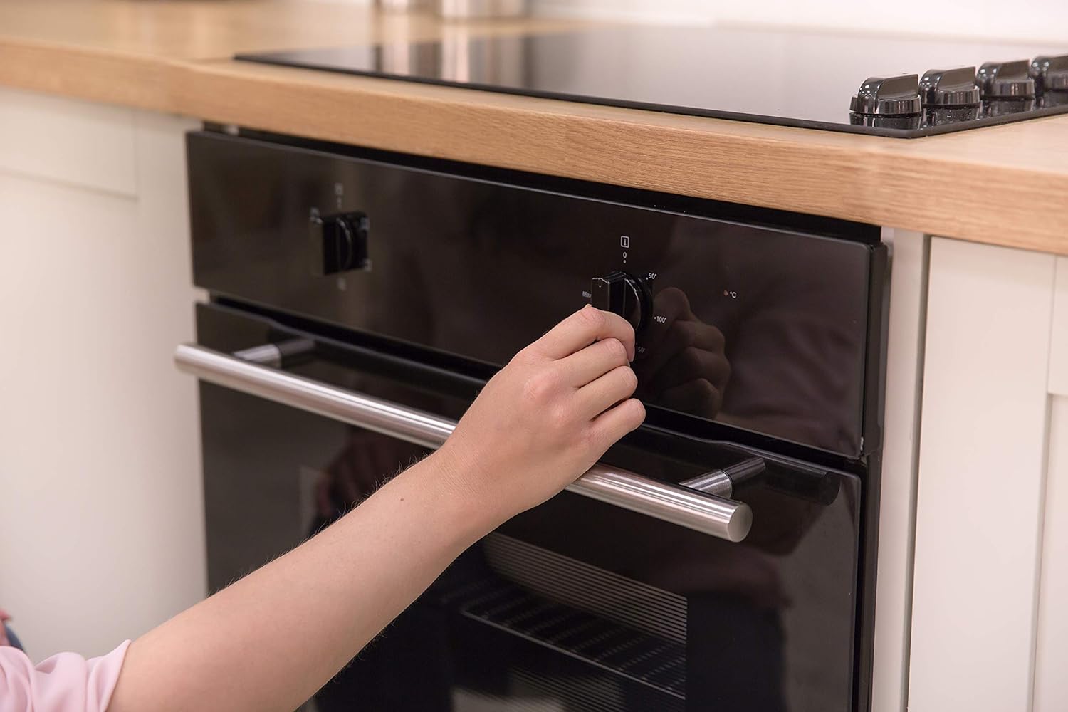 Russell Hobbs 65L, 60cm Wide, Single Electric Fan Oven in Black, RHFEO6502B [Energy Class A]