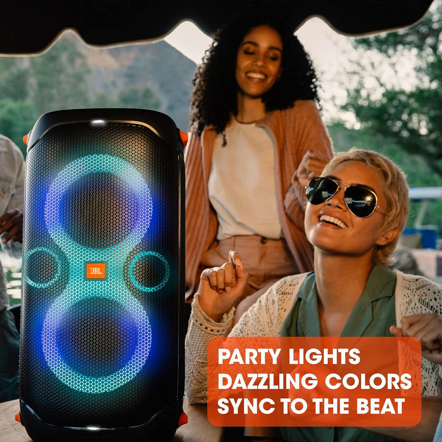 JBL PartyBox 110 - Schwarz – Trag - und rollbarer Bluetooth Party-Lautsprecher mit Lichteffekten – Spritzwassergeschützte, mobile Musikbox mit Akku