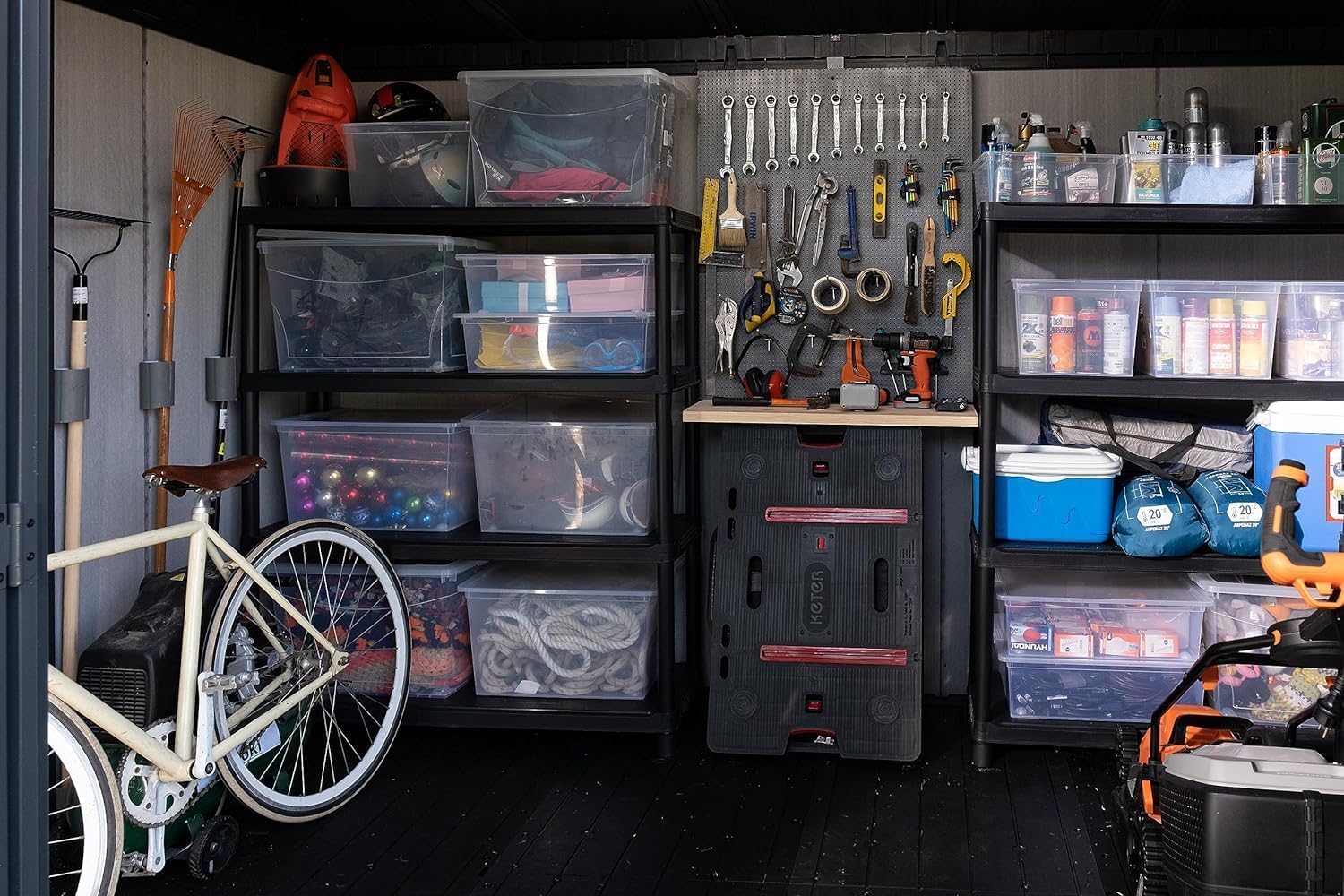 Keter Kunststoff Gerätehaus 11x7 – Wetterfestes Gartenhaus mit Boden, Doppeltüren & Fenster, Fahrradschuppen, Ideal für Outdoor-Geräteschuppen, 342x218x226cm