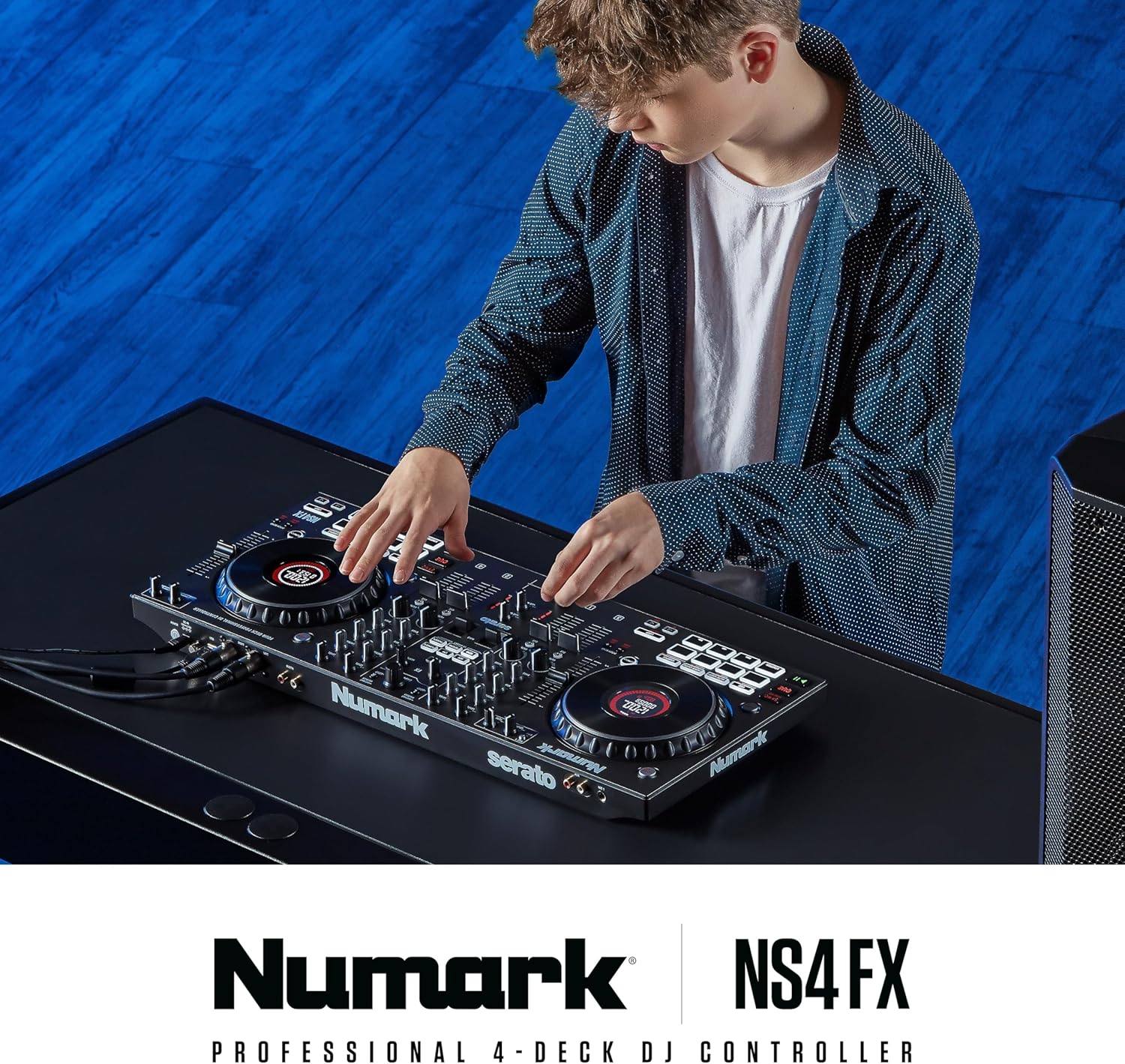 Numark NS4FX 4-Kanal DJ Controller Pult, Touch-Jogwheels mit Display, Pads und Effekten, Booth- und Main-Ausgänge, Serato DJ Lite Enthalten