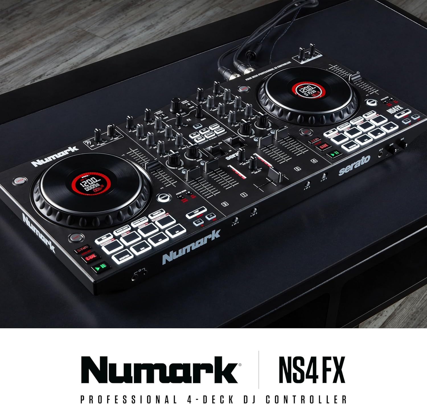 Numark NS4FX 4-Kanal DJ Controller Pult, Touch-Jogwheels mit Display, Pads und Effekten, Booth- und Main-Ausgänge, Serato DJ Lite Enthalten