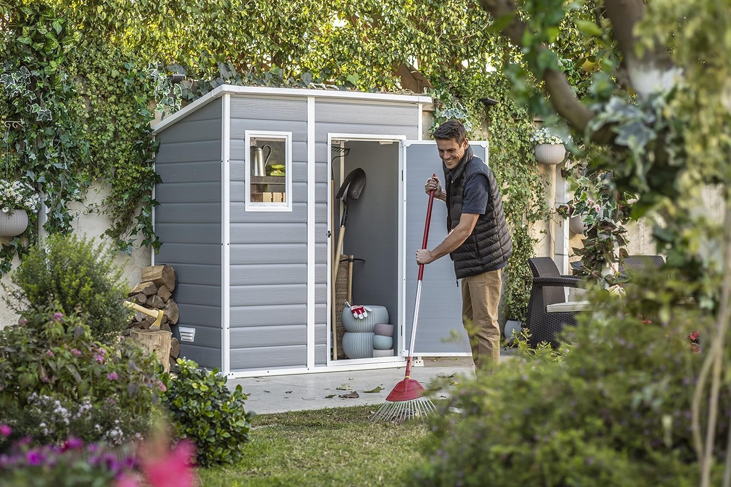 Keter Manor Pent 6x4 Gartenhaus wetterfest, Kunststoff, Outdoor, Außenmaße: BxTxH:183.5 x 111 x 200.5 cm, Innenmaße: 168.5 x 97 x 154 cm, grau