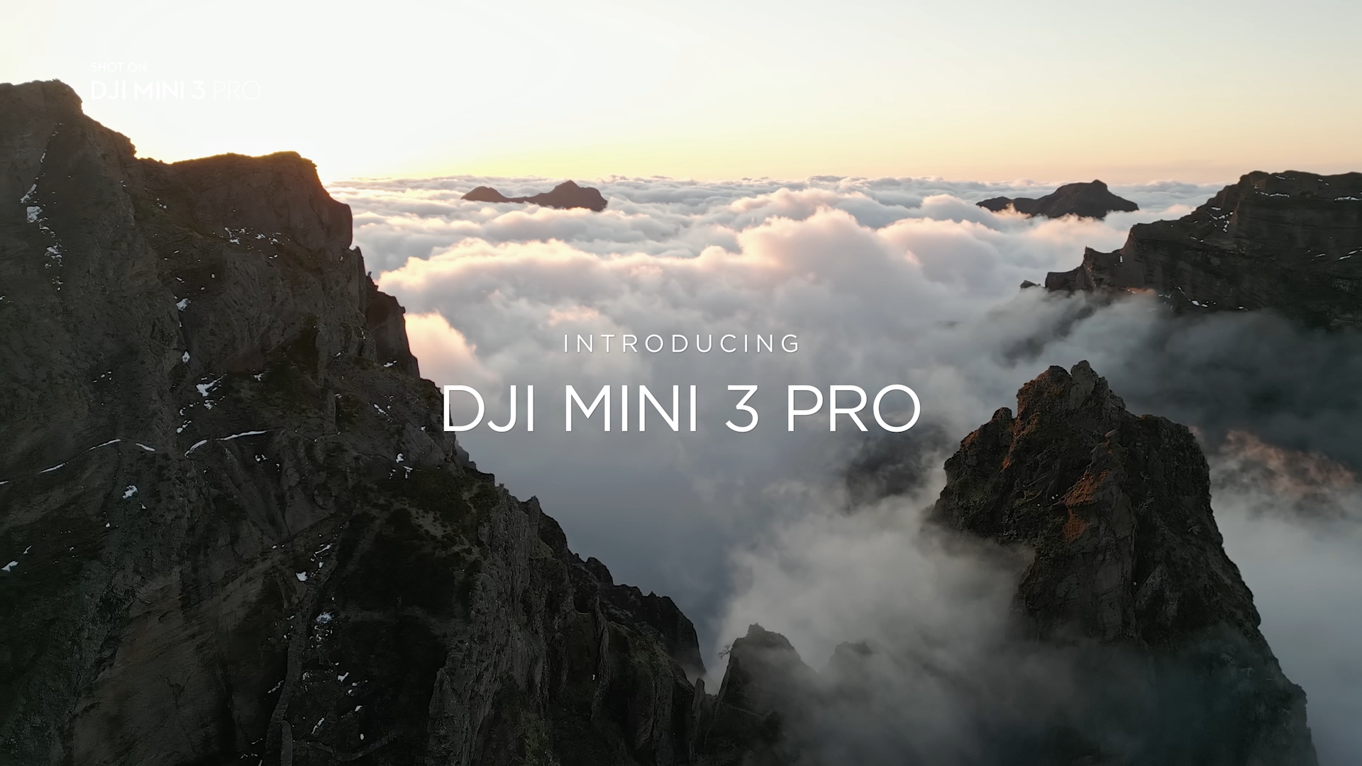 DJI Mini 3 Pro – Leichte und faltbare Kameradrohne mit 4K/60fps Videos, 48 MP Fotos, 34 Minuten Flugzeit, Hindernisvermeidung in 3 Richtungen, ideal für Luftaufnahmen und soziale Medien