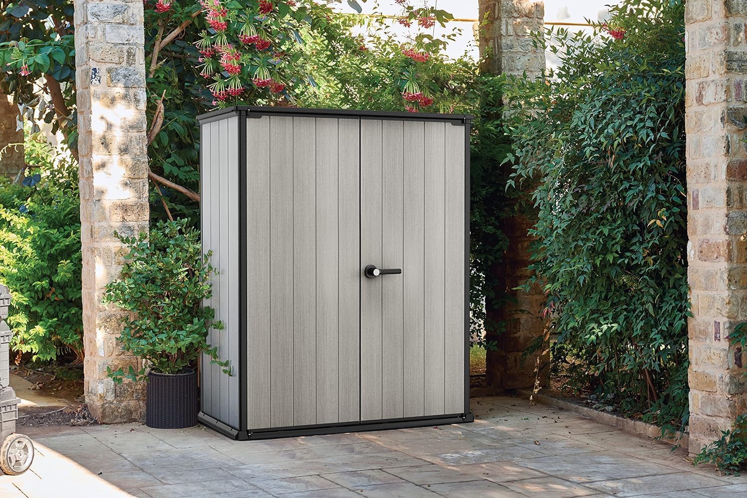 Keter High Store Plus Aufbewahrungsbox, 1400l Fassungsvermögen, Außenmaße B/T/H 140x73,6x170,4cm, Duotech Material, anstreichbar, wasserdicht, wetterfest und pflegeleicht