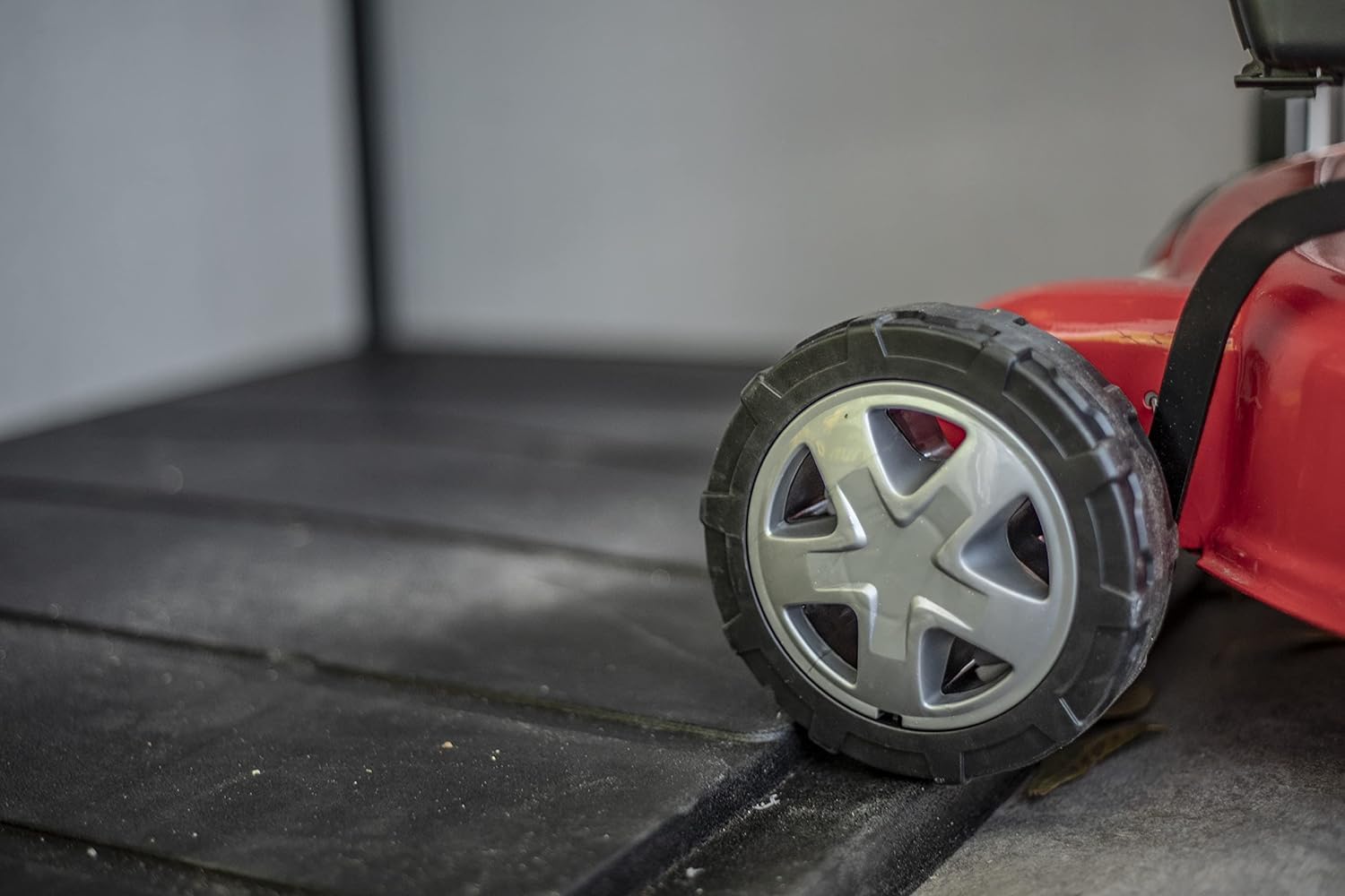 Keter High Store Plus Aufbewahrungsbox, 1400l Fassungsvermögen, Außenmaße B/T/H 140x73,6x170,4cm, Duotech Material, anstreichbar, wasserdicht, wetterfest und pflegeleicht