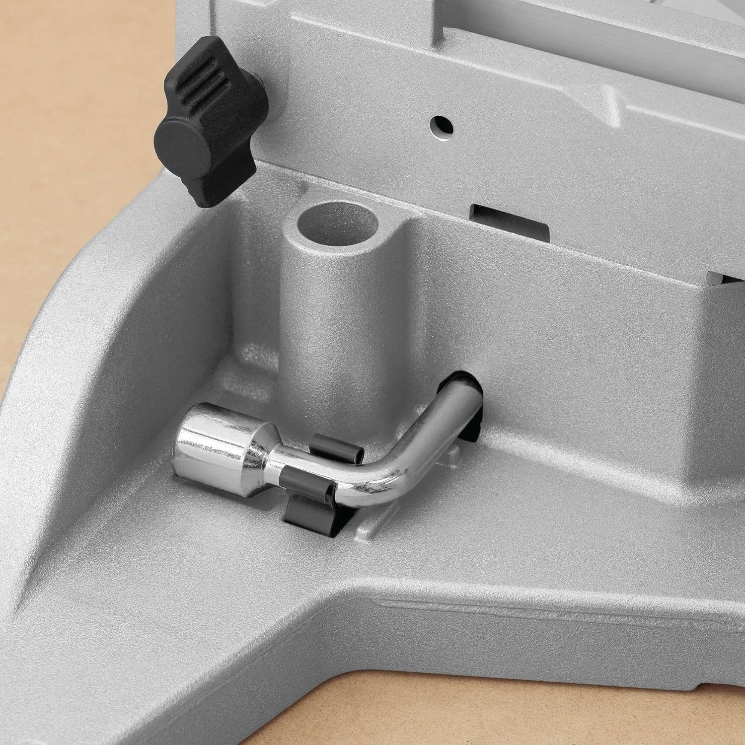 DEWALT Paneelsäge (1675 W, Schnittkapazität bis zu 110 x 303 mm, millimetergenaue Schnitte durch LED-unterstützte Schnittlinienanzeige) DWS780