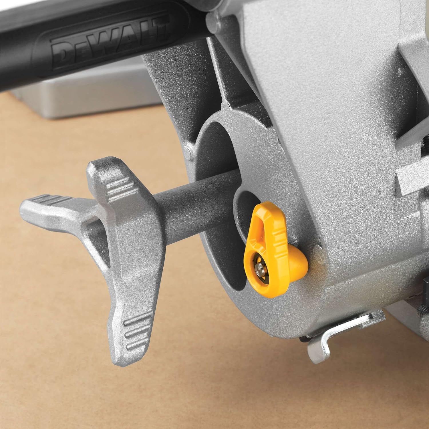 DEWALT Paneelsäge (1675 W, Schnittkapazität bis zu 110 x 303 mm, millimetergenaue Schnitte durch LED-unterstützte Schnittlinienanzeige) DWS780