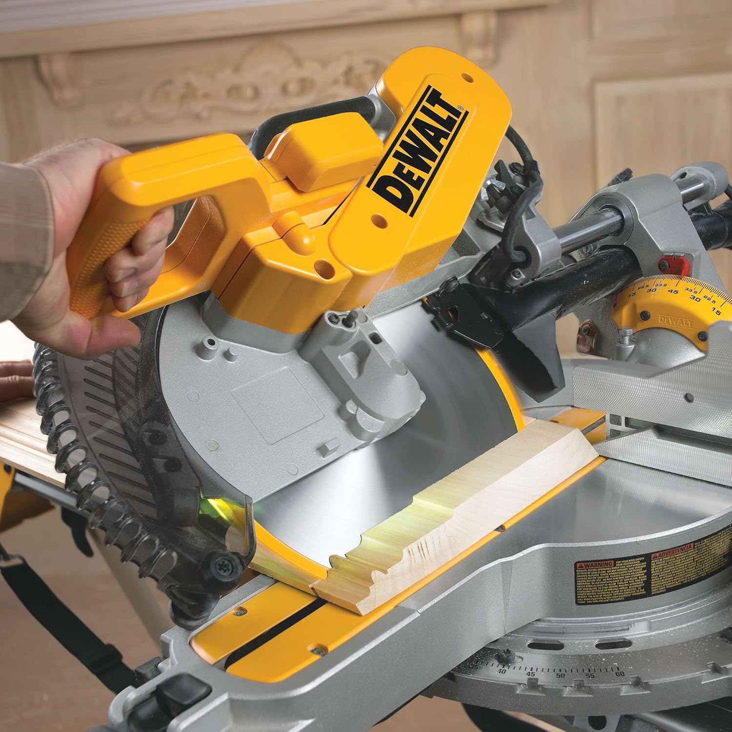 DEWALT Paneelsäge (1675 W, Schnittkapazität bis zu 110 x 303 mm, millimetergenaue Schnitte durch LED-unterstützte Schnittlinienanzeige) DWS780