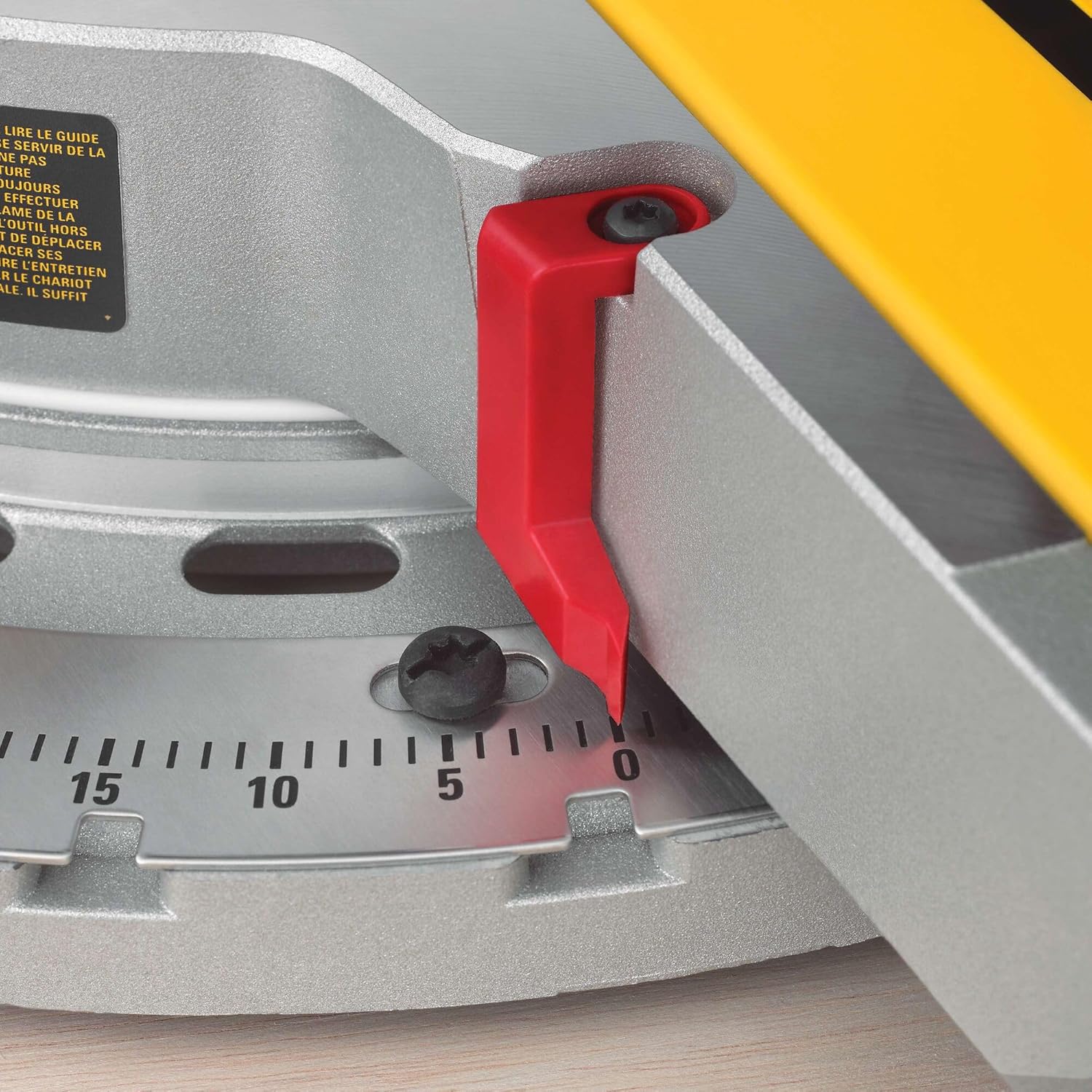 DEWALT Paneelsäge (1675 W, Schnittkapazität bis zu 110 x 303 mm, millimetergenaue Schnitte durch LED-unterstützte Schnittlinienanzeige) DWS780
