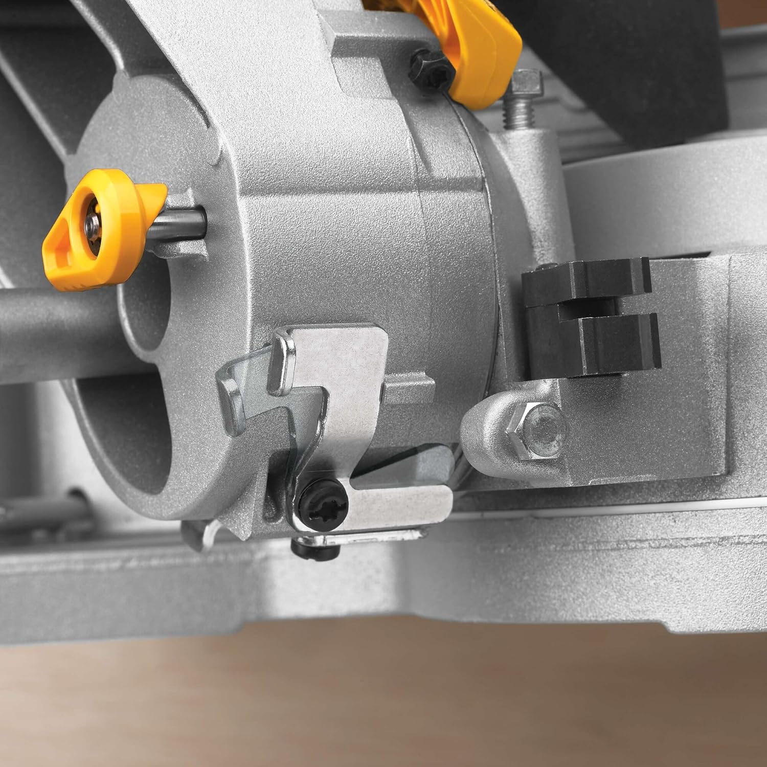 DEWALT Paneelsäge (1675 W, Schnittkapazität bis zu 110 x 303 mm, millimetergenaue Schnitte durch LED-unterstützte Schnittlinienanzeige) DWS780