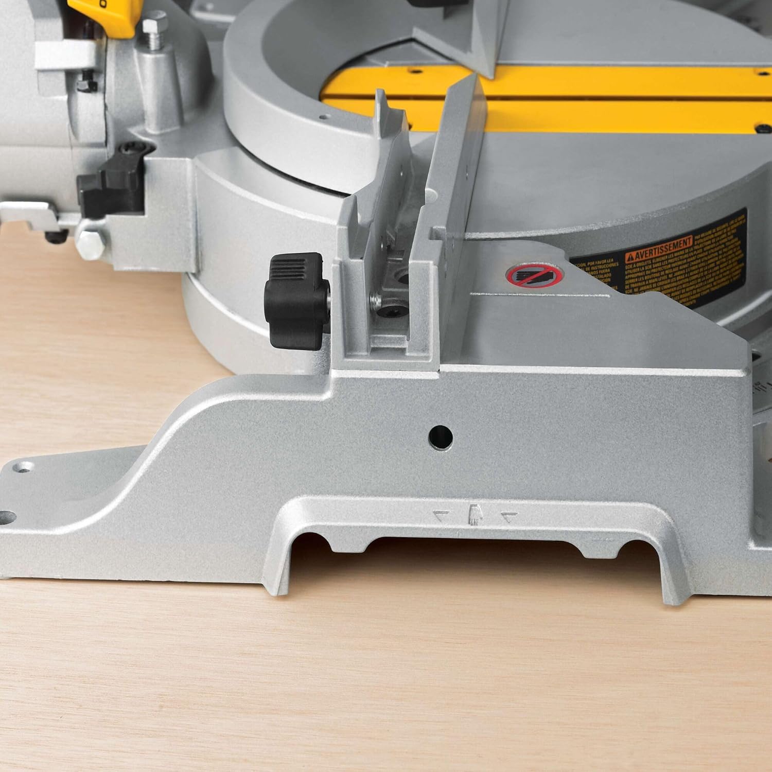 DEWALT Paneelsäge (1675 W, Schnittkapazität bis zu 110 x 303 mm, millimetergenaue Schnitte durch LED-unterstützte Schnittlinienanzeige) DWS780