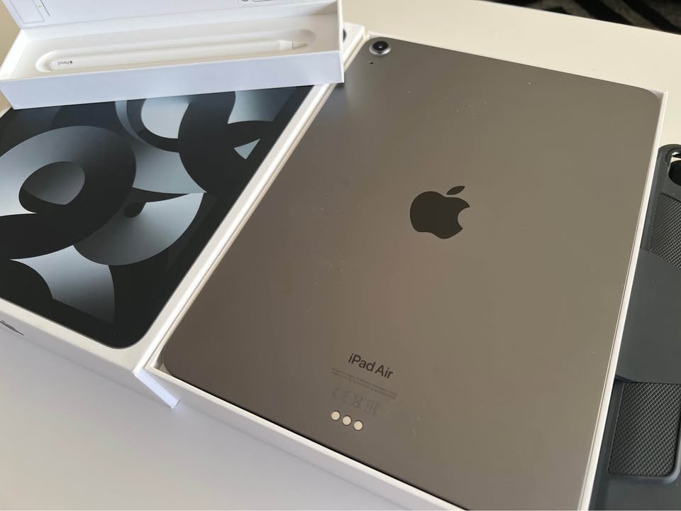 iPad Air 5th Generation 256GB (2022) and 2nd Generation Apple Pencil