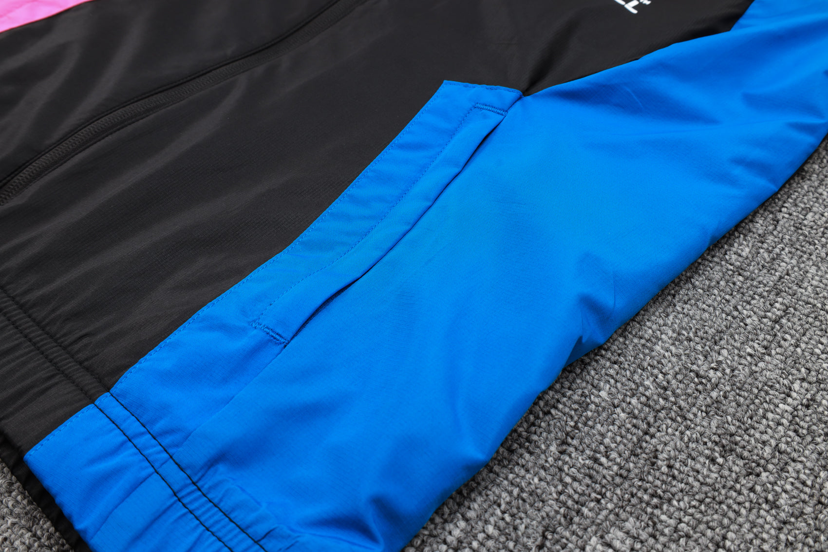 AC Milan Survêtement / Training 2024 2025€39.99