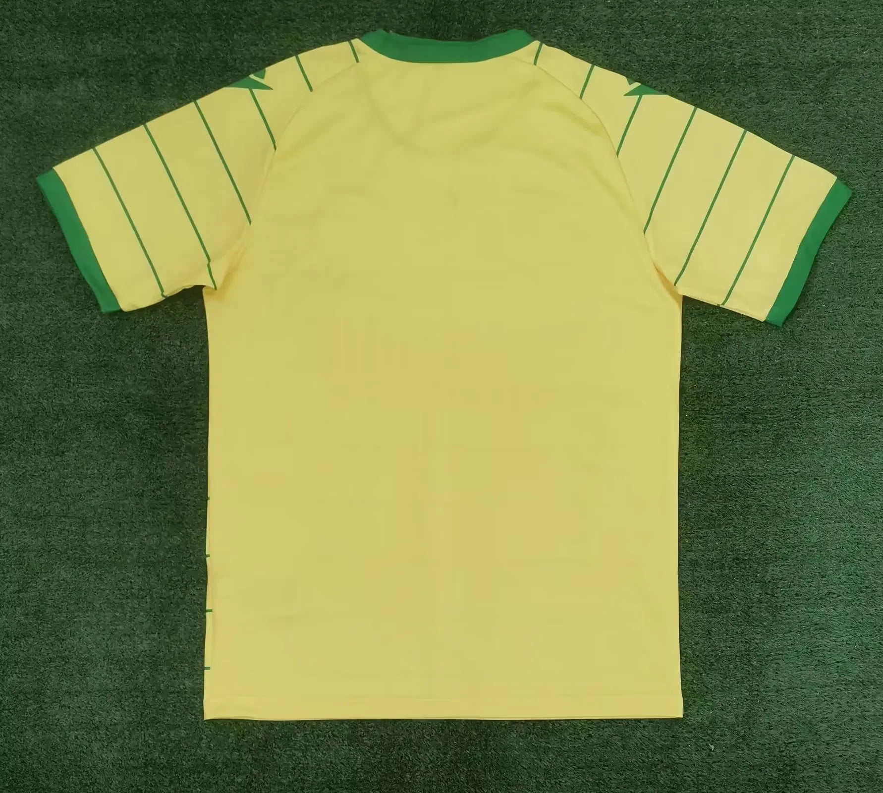 FC Nantes maillot 2023 2024€14.99