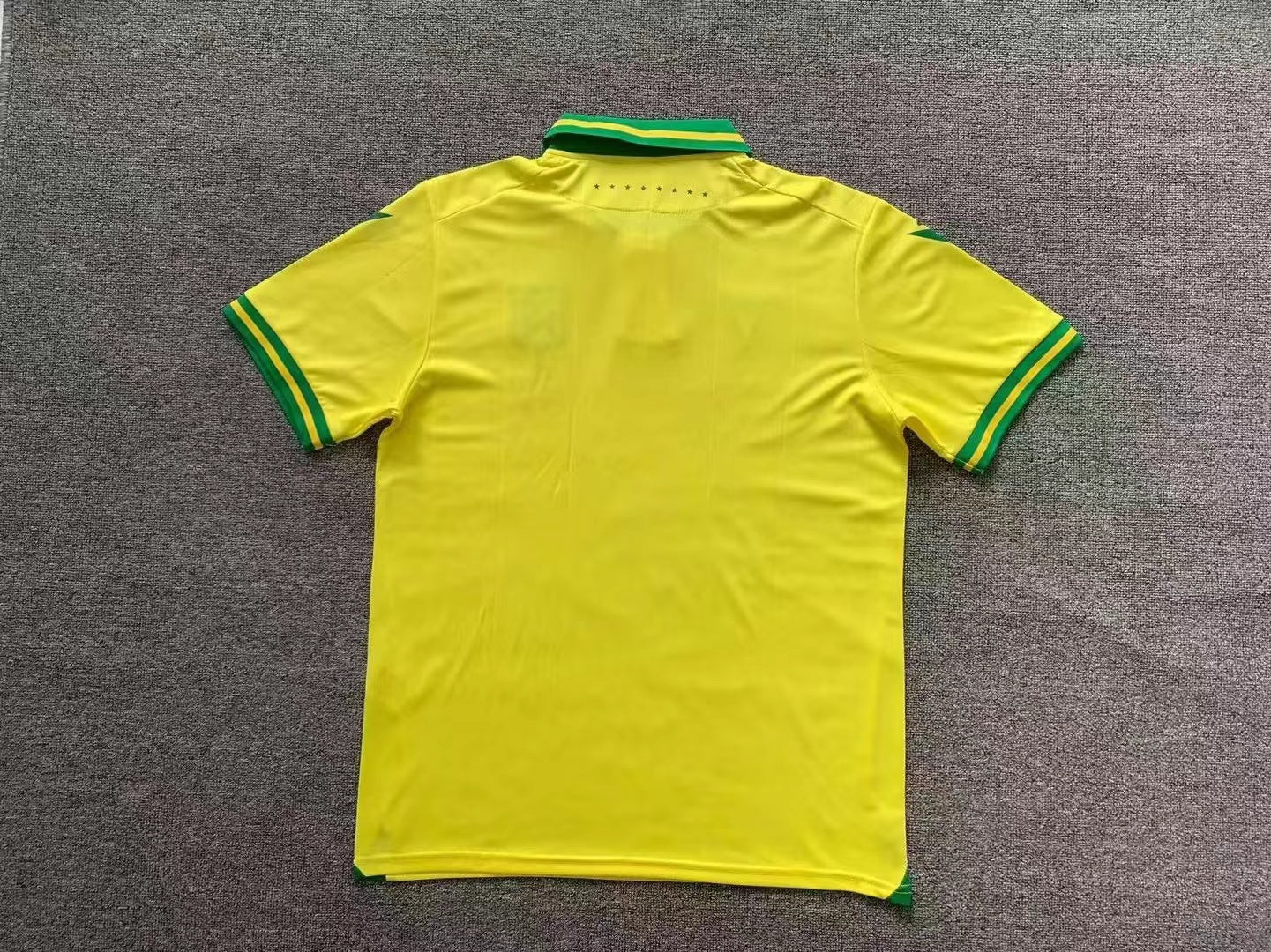 FC Nantes maillot foot domicile 2023 2024€14.99