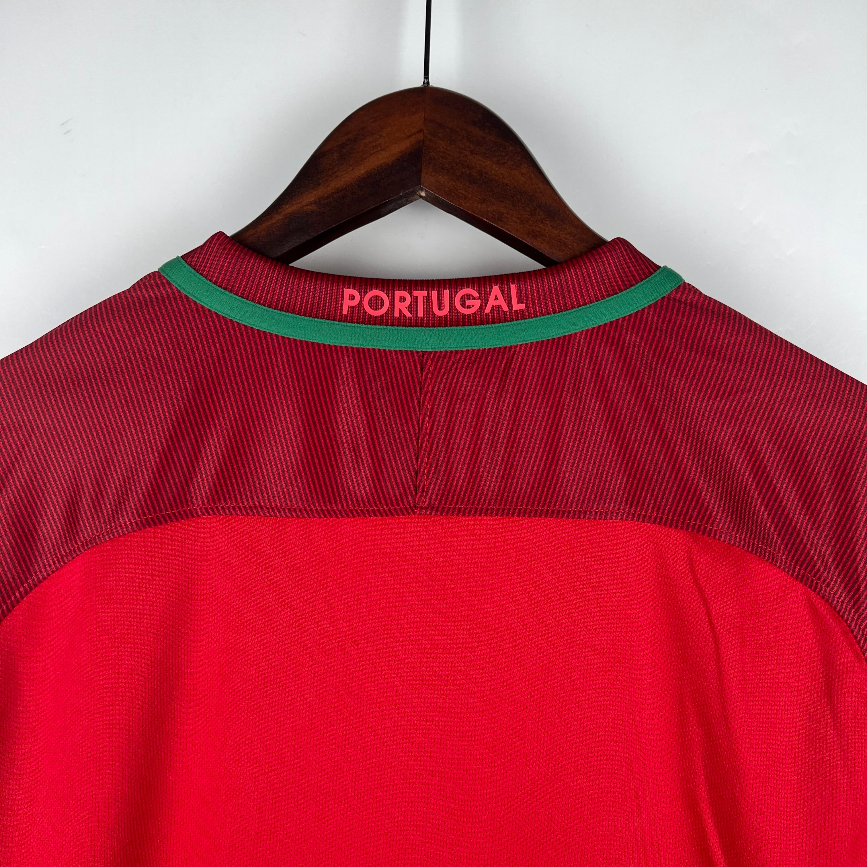 Portugal maillot 2016 manches longues retro€19.99