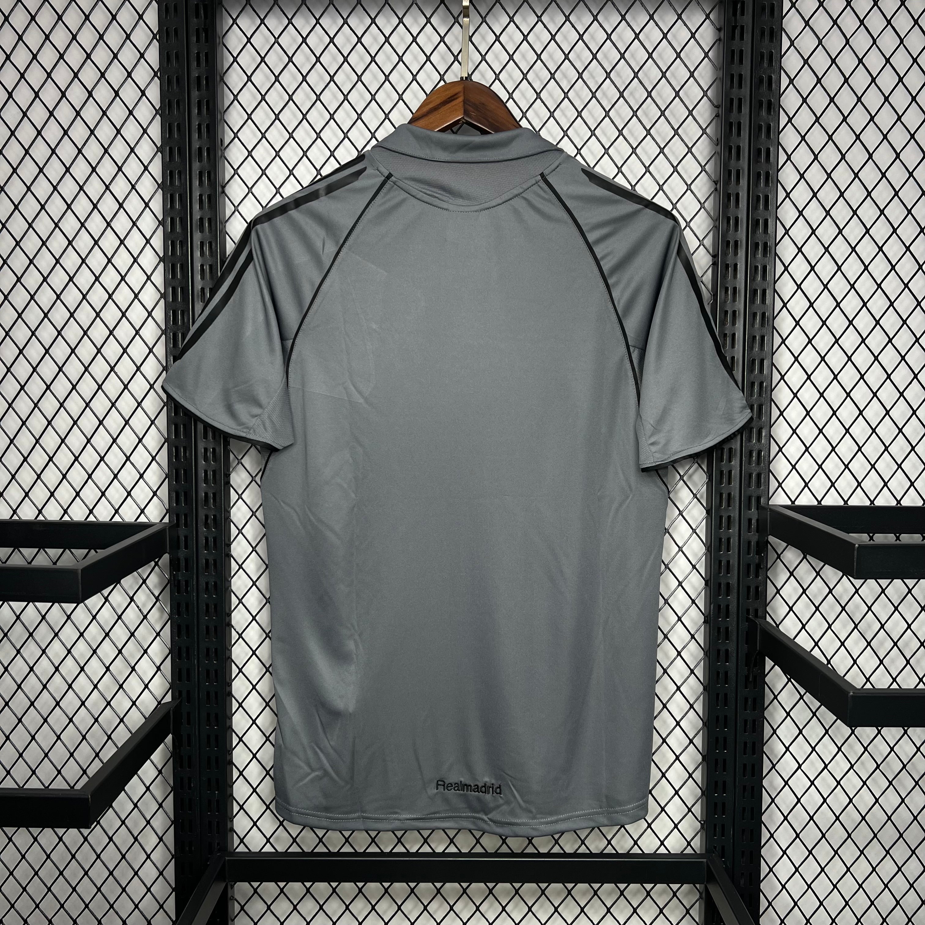 Real Madrid maillot foot rétro 2005 2006€19.99