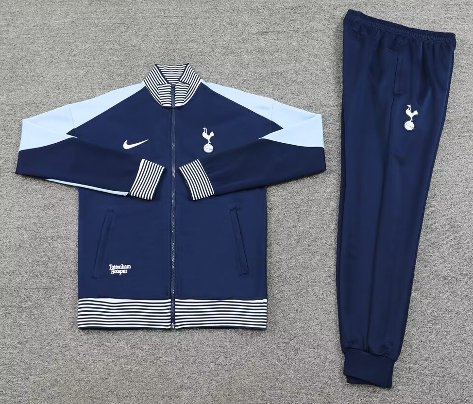 Tottenham Survêtement / Training 2024 2025€39.99