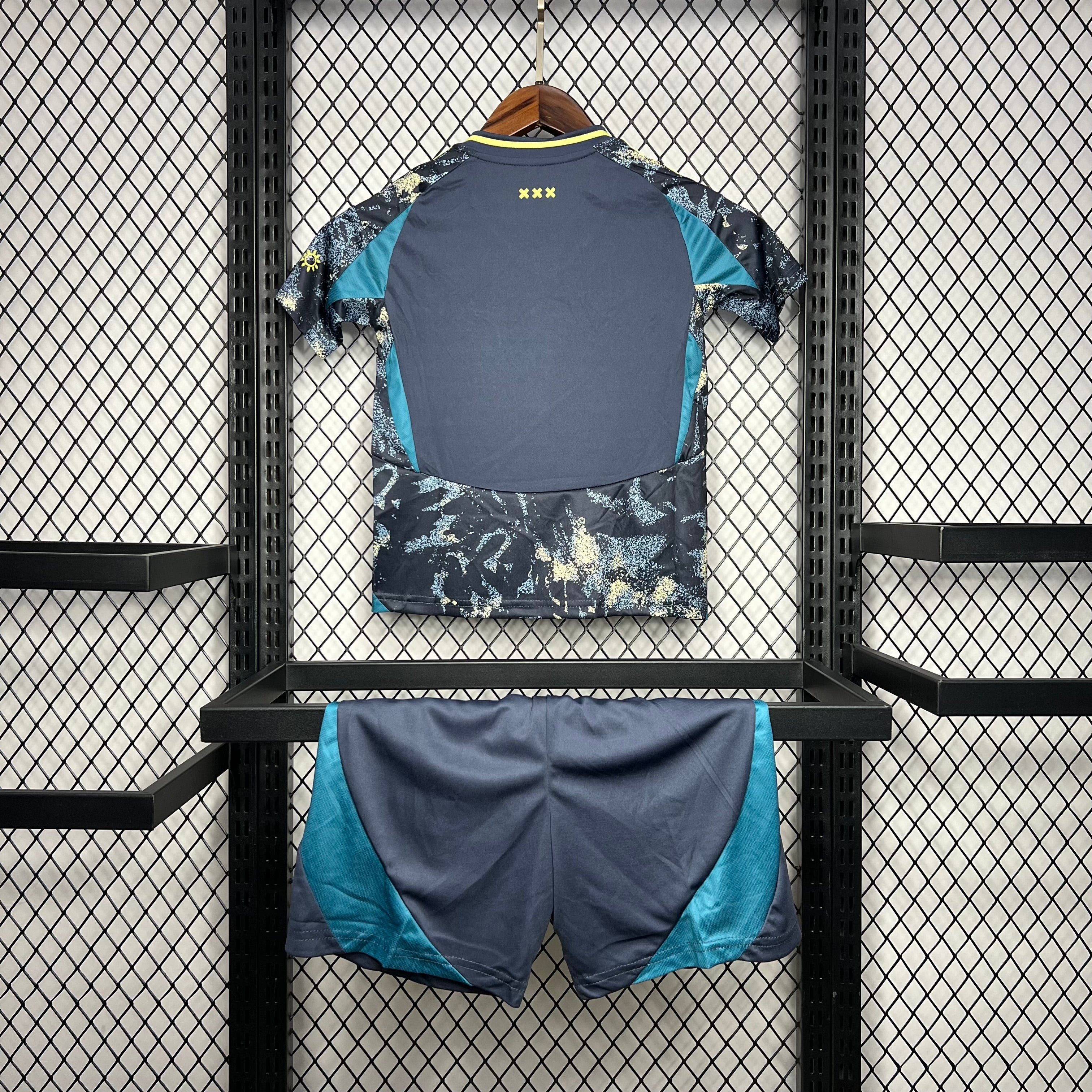 Kit Enfant AJAX Amsterdam€14.99