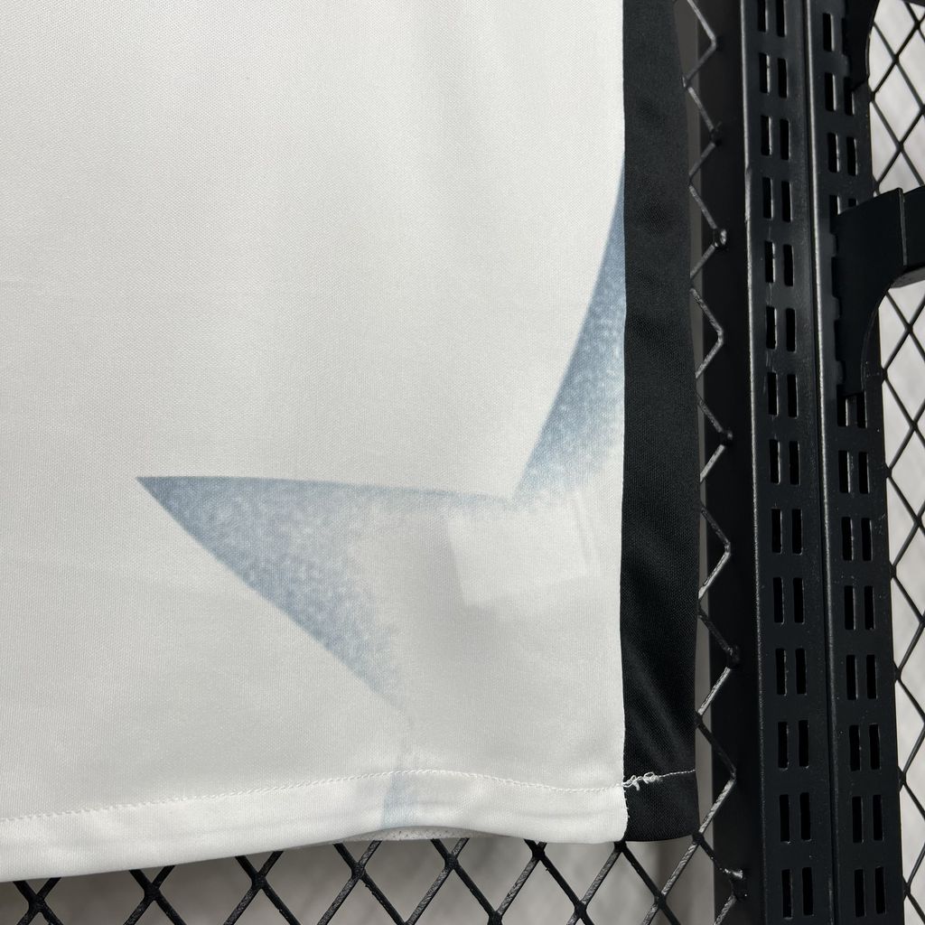 Eintracht Frankfurt maillot foot domicile 2024 2025€14.99