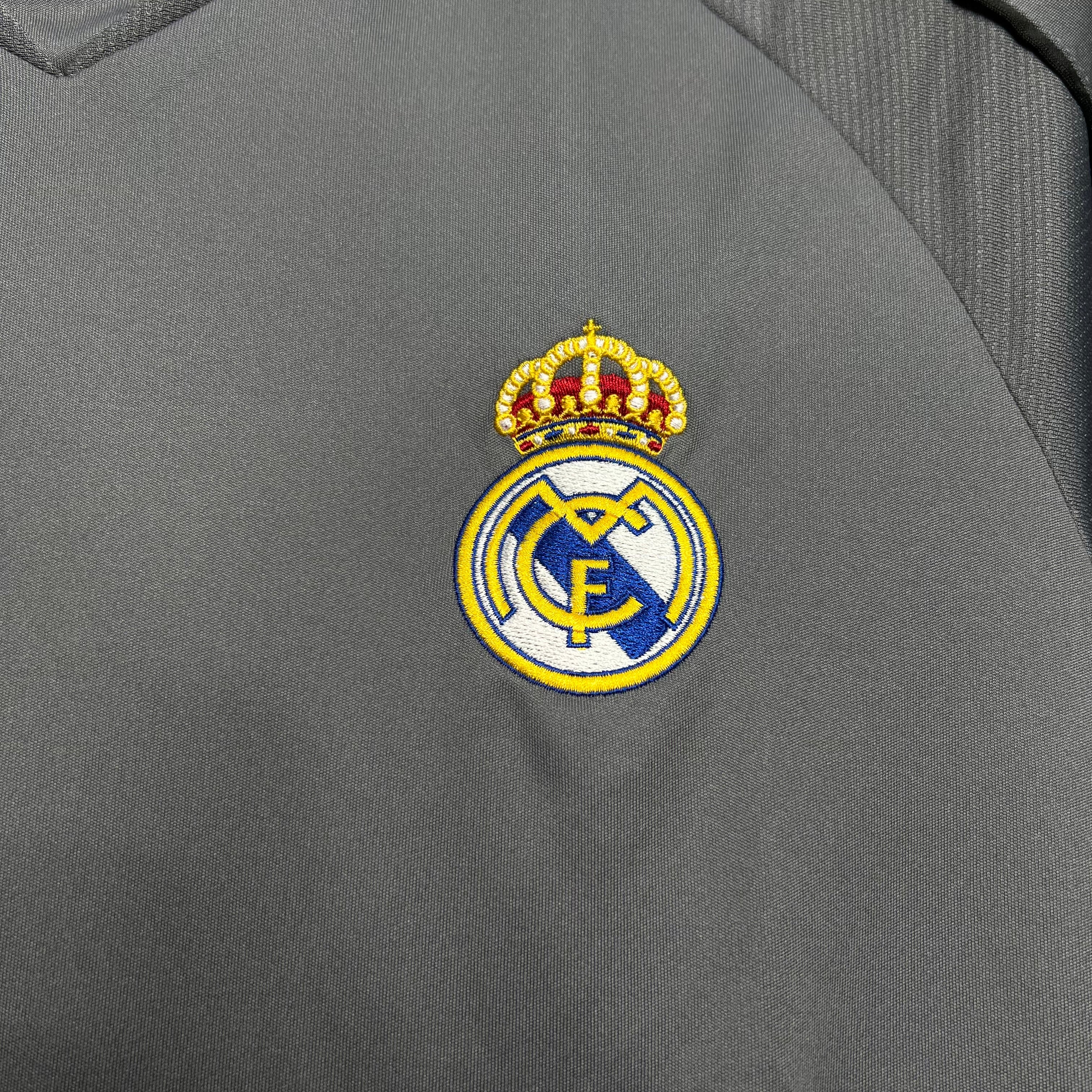 Real Madrid maillot foot rétro 2005 2006€19.99