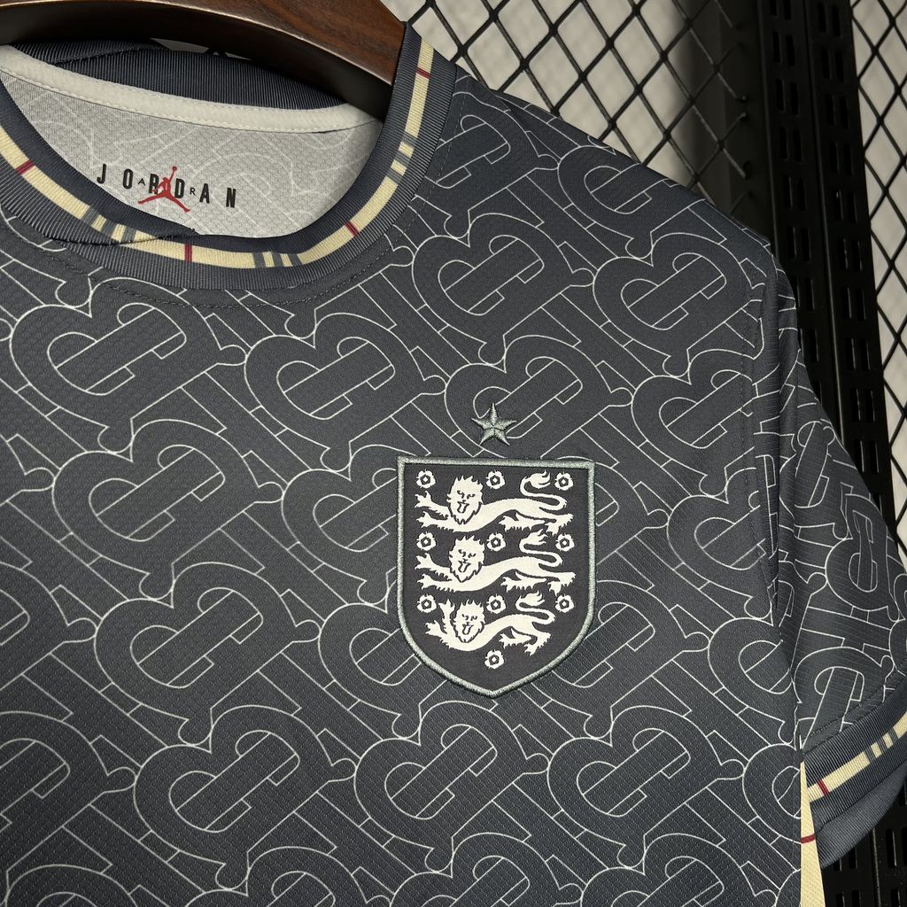 Angleterre maillot foot concept Burberry 2024 2025€14.99