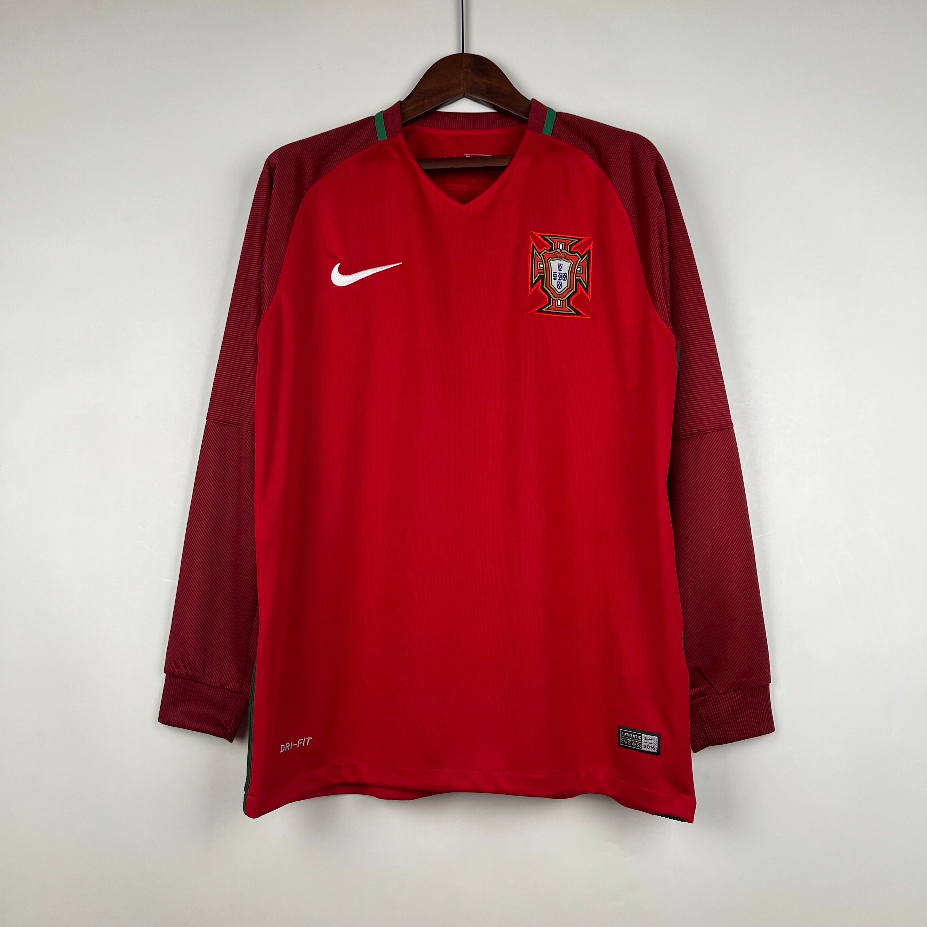 Portugal maillot 2016 manches longues retro€19.99