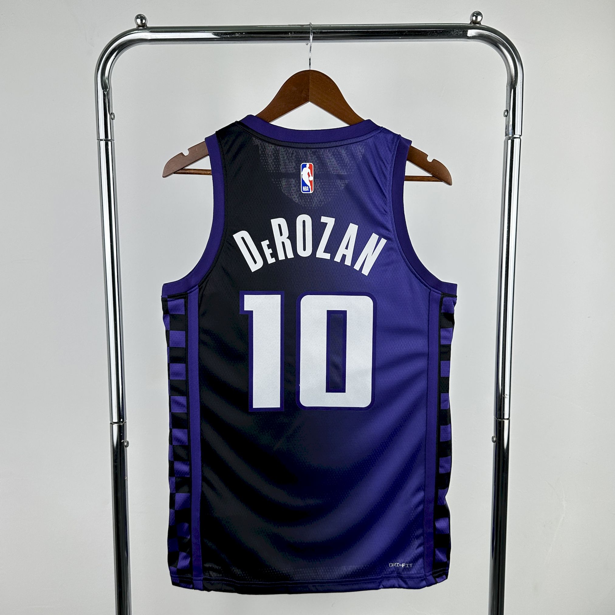 Maillot Sacramento Kings 10 DeROZAN NBA Basket€20.99