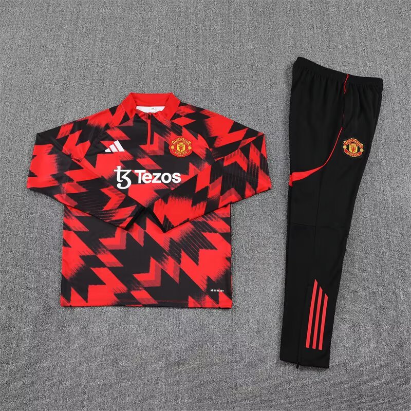 Manchester United Survêtement / Training 2025 2026€39.99