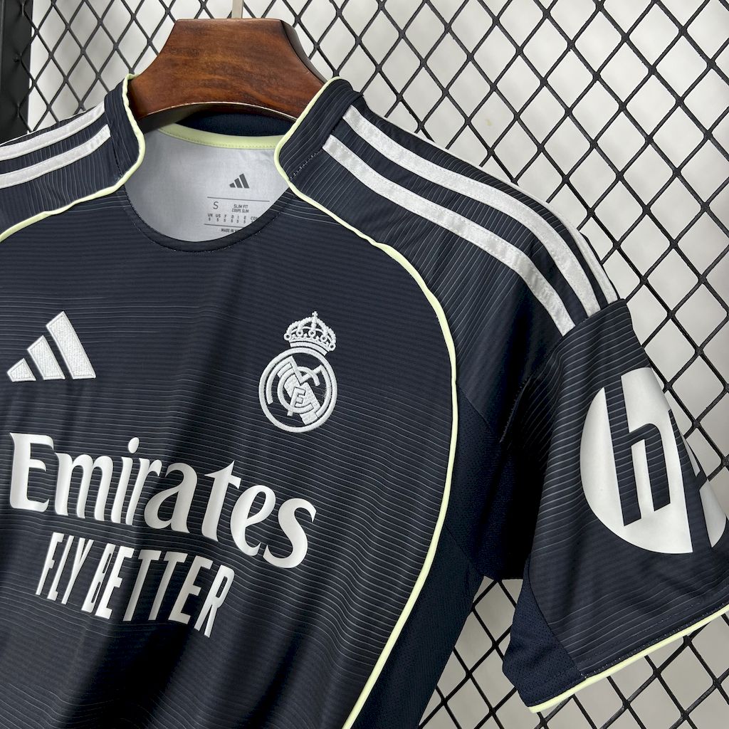 Real Madrid maillot foot extérieur 2025 2026