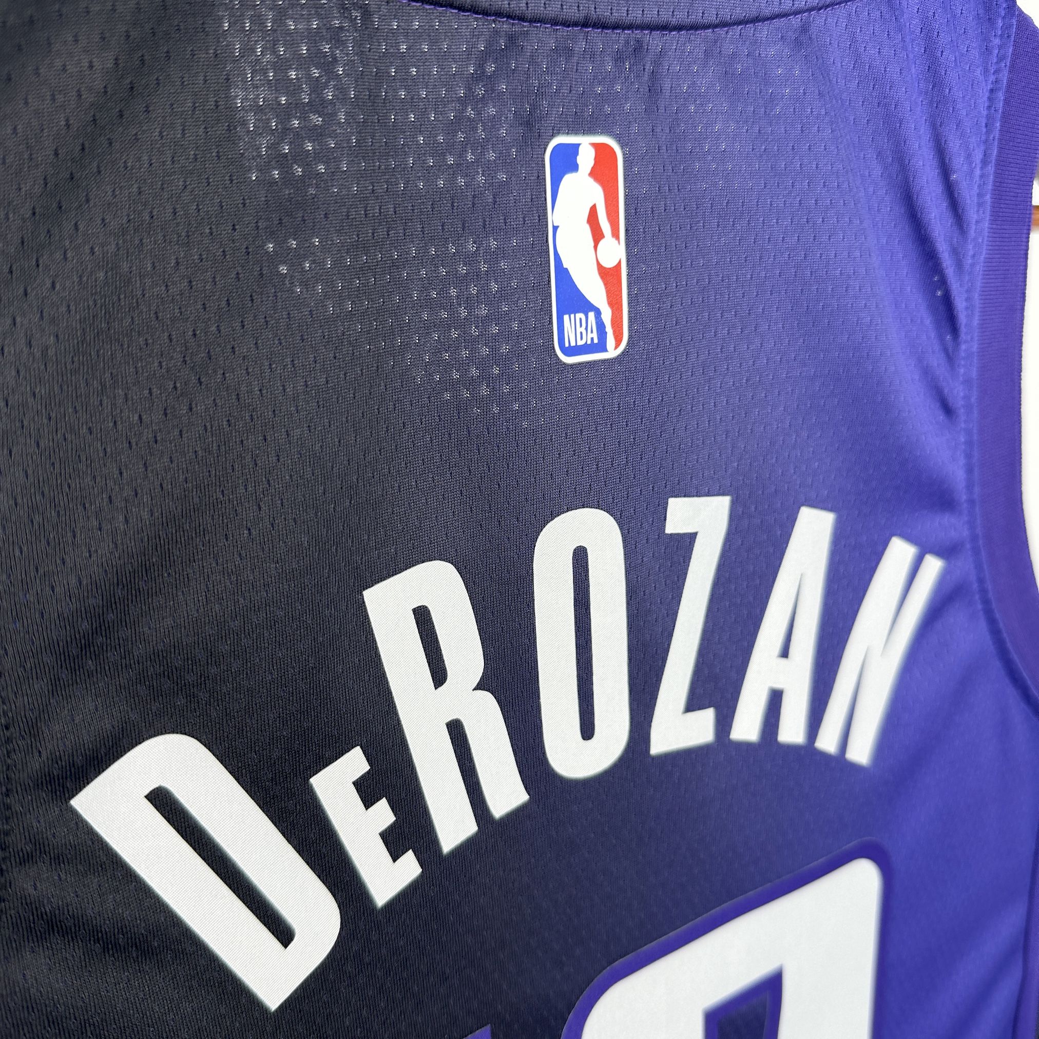 Maillot Sacramento Kings 10 DeROZAN NBA Basket€19.99