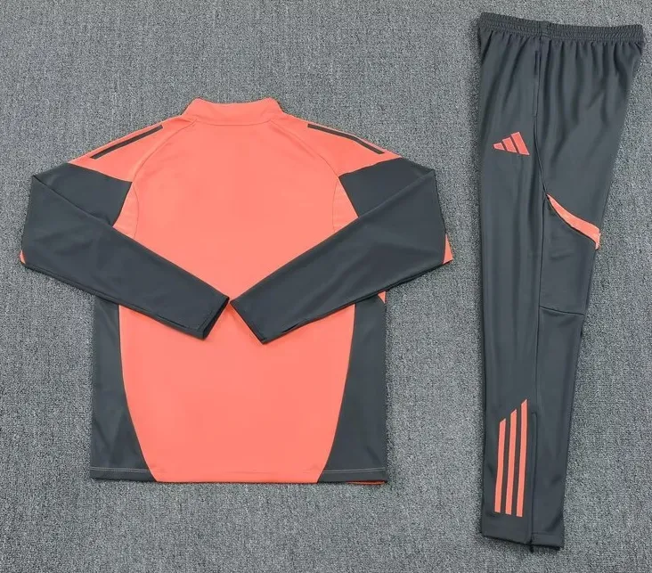 Bayern Munich Survêtement / Training 2025 2026€39.99