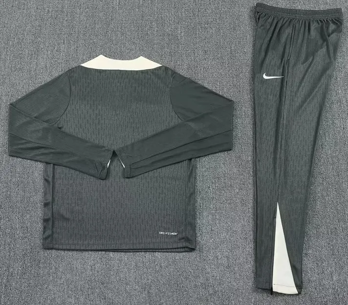 Chelsea Survêtement / Training 2025 2026€39.99