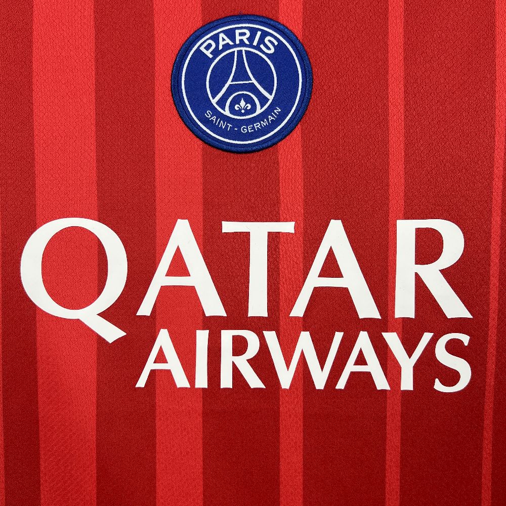 Paris Saint Germain PSG maillot foot third rouge 2025 2026