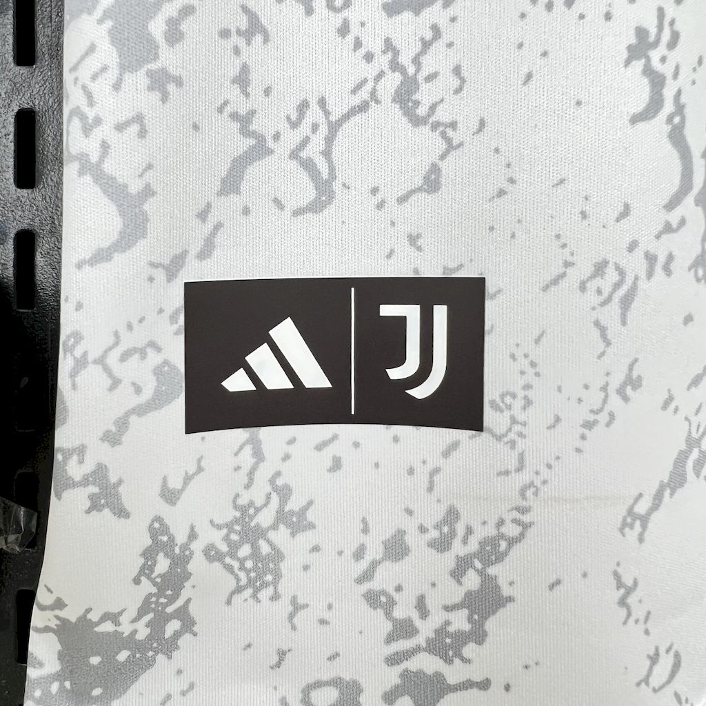 Juventus maillot foot NASA 2024 2025