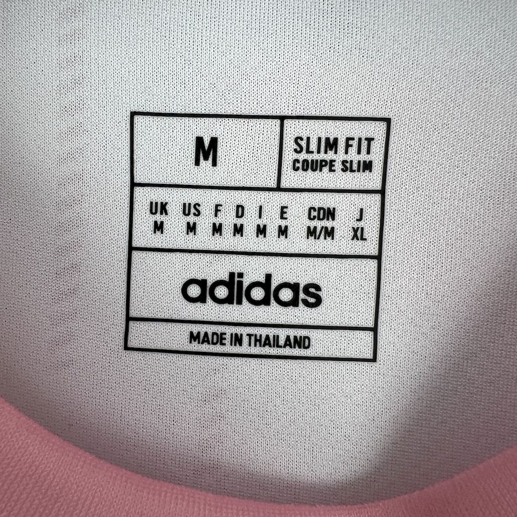 Real Madrid maillot foot concept rose 2024 2025