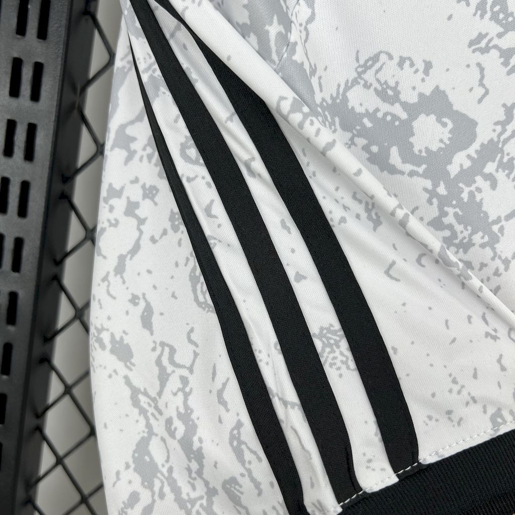 Juventus maillot foot NASA 2024 2025