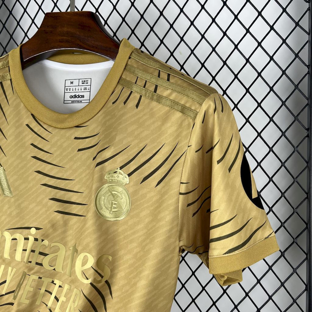 Real Madrid maillot foot or doré entraînement 2025 2026