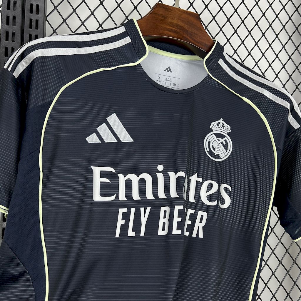 Real Madrid maillot foot extérieur 2025 2026