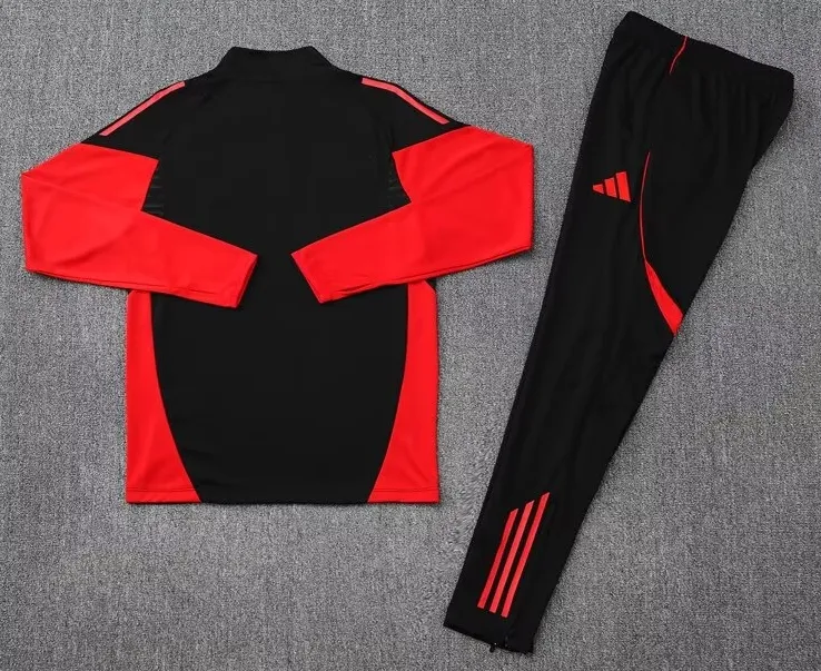 Bayern Munich Survêtement / Training 2025 2026€39.99