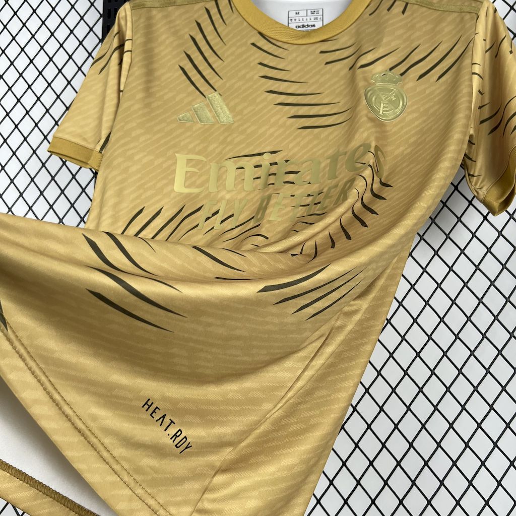 Real Madrid maillot foot or doré entraînement 2025 2026