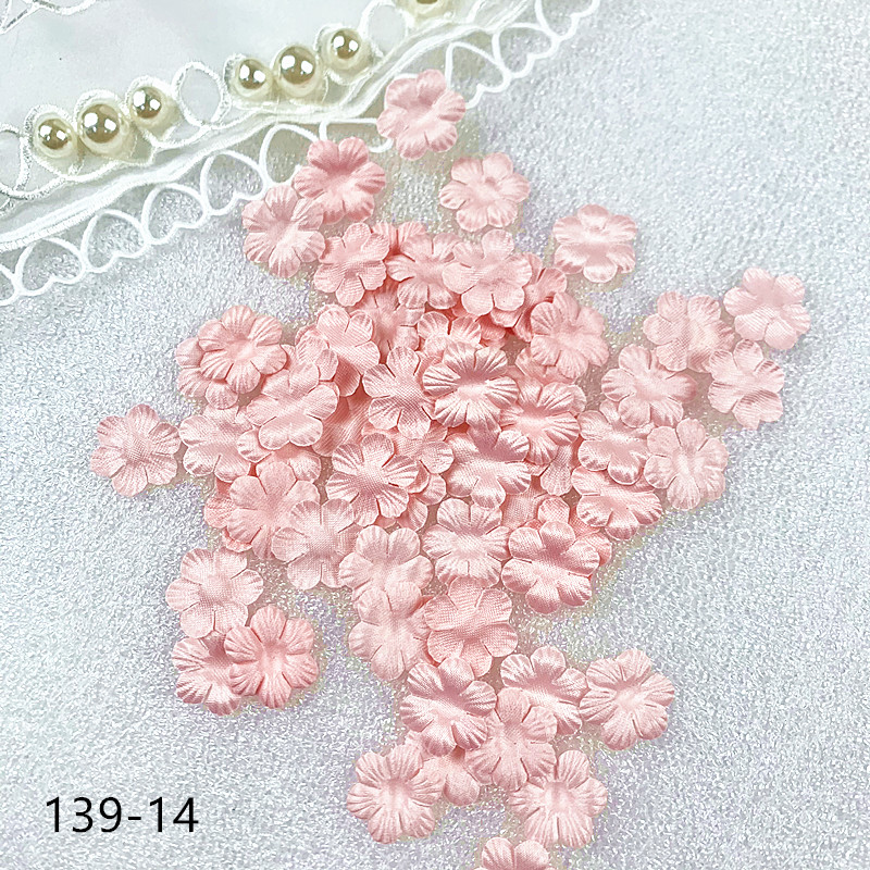 200pcs 17mm Artificial Flower Petals Mini Rose Petal Fake Flower for Wedding Homedecor DIY Scrapbook Card Craft satin Flower Applique 139#