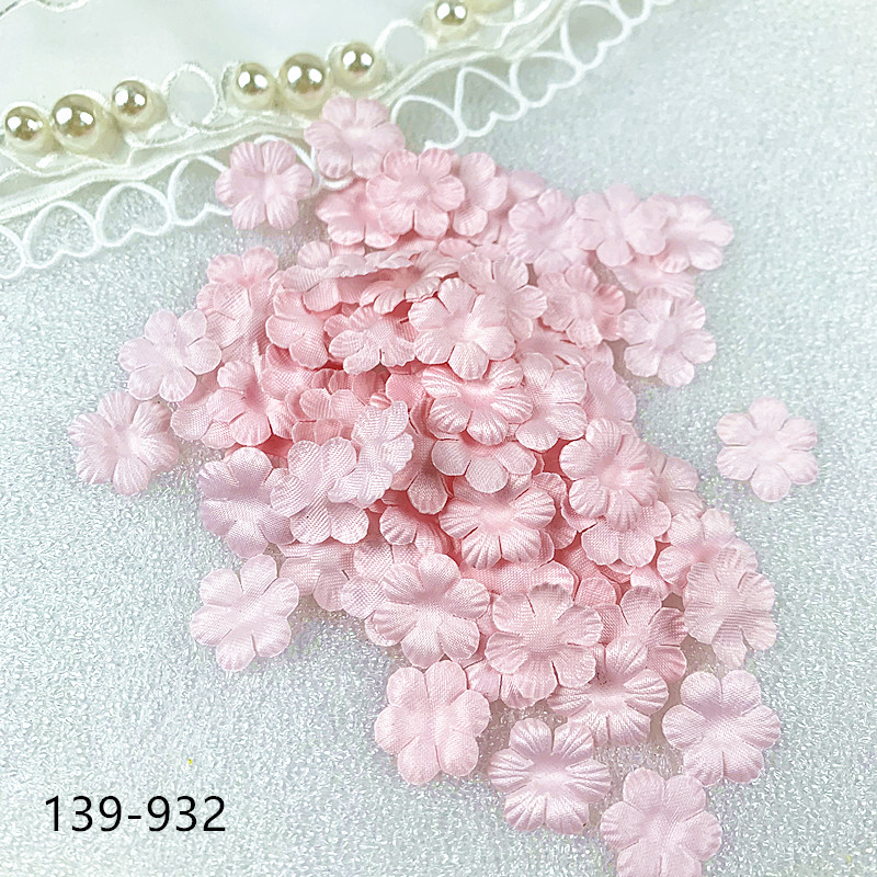 200pcs 17mm Artificial Flower Petals Mini Rose Petal Fake Flower for Wedding Homedecor DIY Scrapbook Card Craft satin Flower Applique 139#