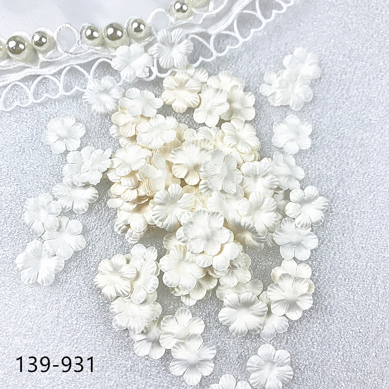 200pcs 17mm Artificial Flower Petals Mini Rose Petal Fake Flower for Wedding Homedecor DIY Scrapbook Card Craft satin Flower Applique 139#