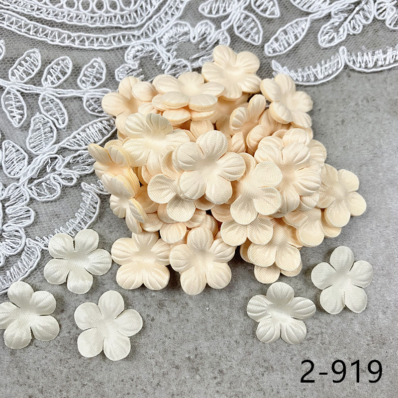 200pcs Artificial Flower Petals 2cm Petal Fake Flower Wedding Homedecor DIY Scrapbook Card Craft satin Flower Applique 2#