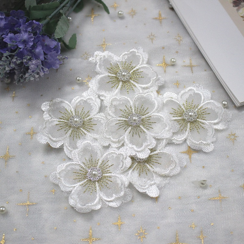 The new model is of high quality pearl Handmade Sewing embroidery Flowers Applique Patches for clothing decorative accessories XF15