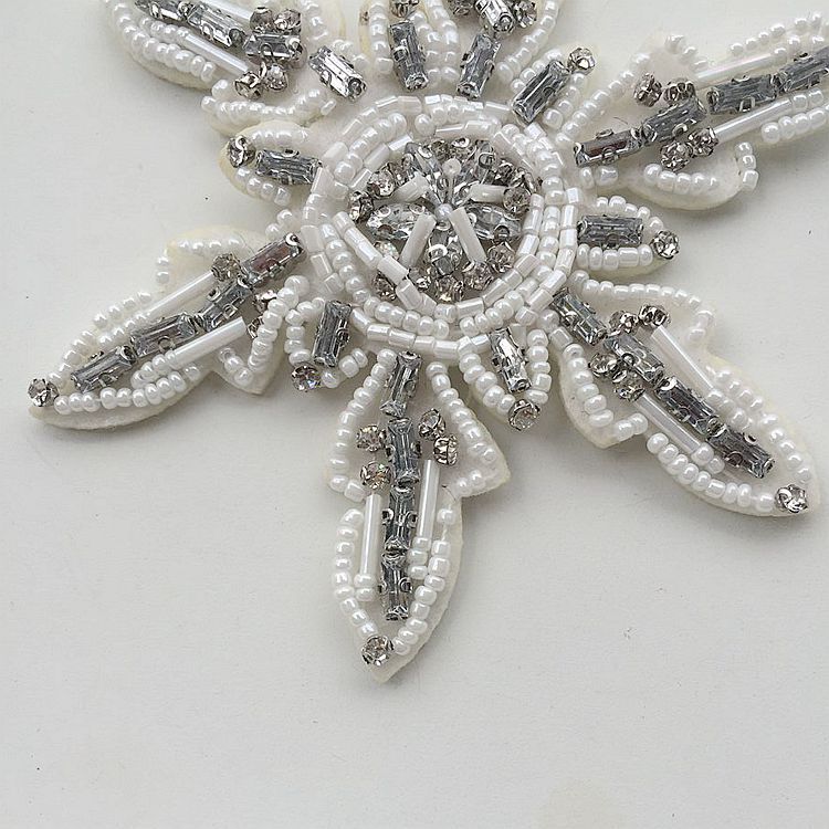 5PCS  Heavy industry beaded crystal pineapple snowflake handmade beaded cloth patch clothing accessories patch diy jewelry ZA47