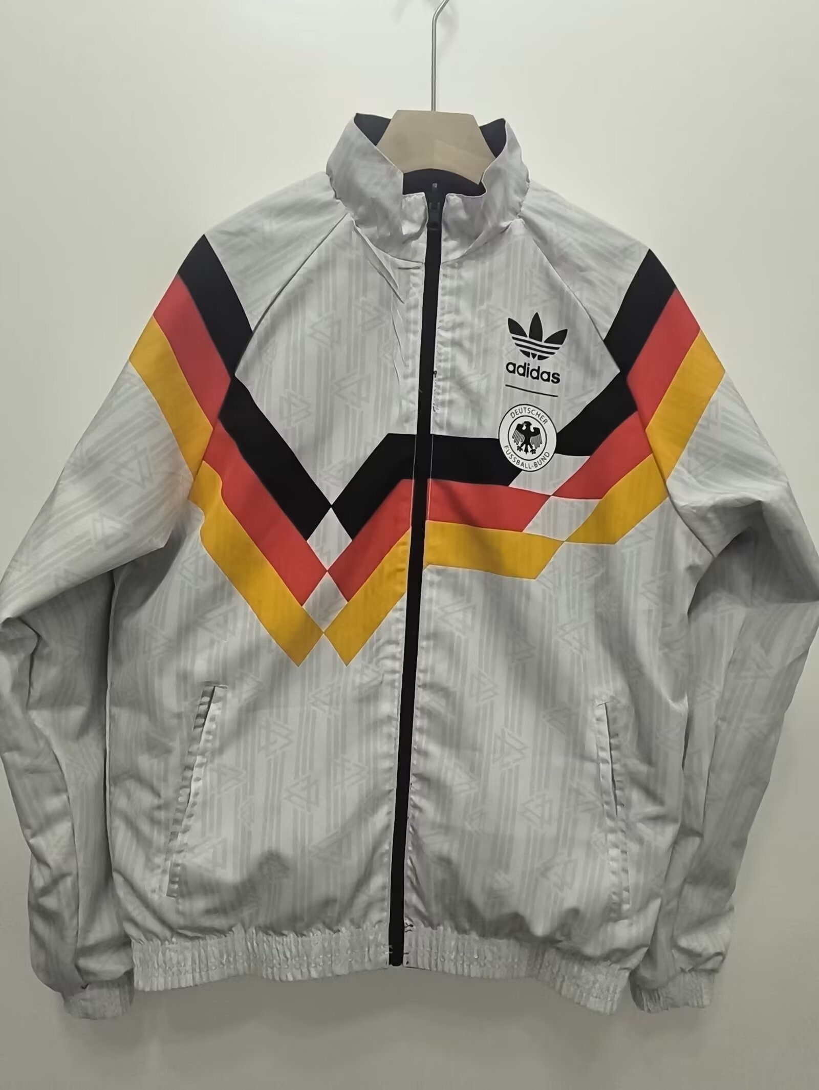24-25 Germany White & black Double Sided Windbreaker (双面风衣)