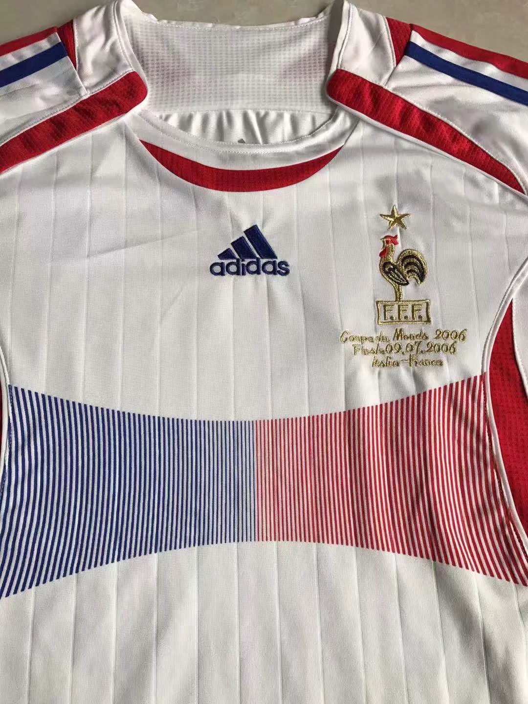 2006France Away White Retro Soccer Jersey(带胸前小字)