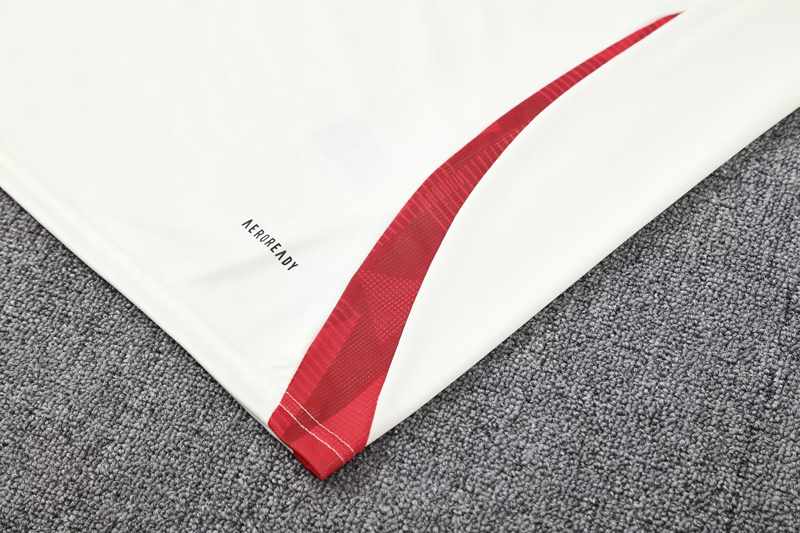 25-26 Man Utd White Training Short Suit